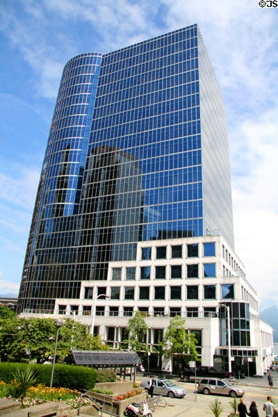 Waterfront Centre (1991) (22 floors) (200 Burrard St.). Vancouver, BC. Architect: Musson Cattell Mackey Partnership.