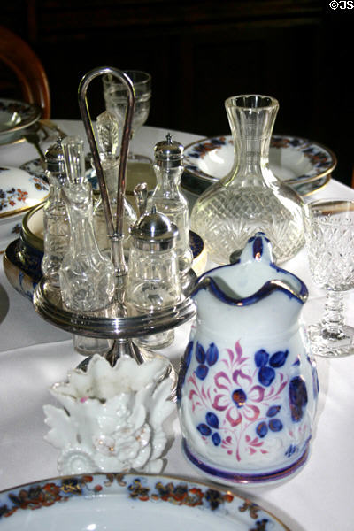Tablewares of Yeo House. PE.