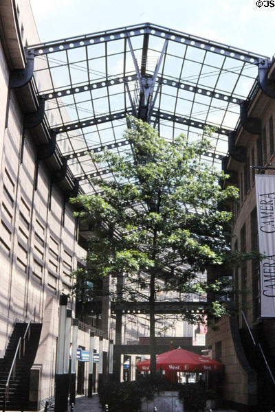 Glass covered galleria of Neumarkt-Galerie�shopping center. Köln, Germany.