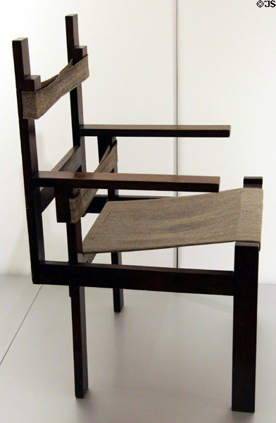 Slatted Chair "TI 1A" (1922) by Marcel Breuer, made by Bauhaus-Werk-stätten Weimar at Hamburg Decorative Arts Museum. Hamburg, Germany.