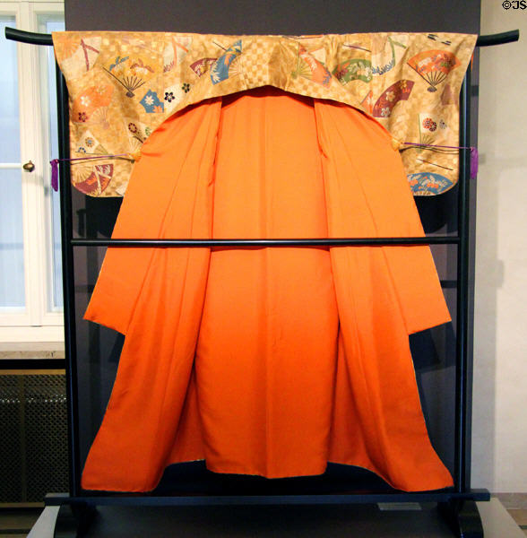 Noh theater costume (1608-1867) at Lenbachhaus. Munich, Germany.