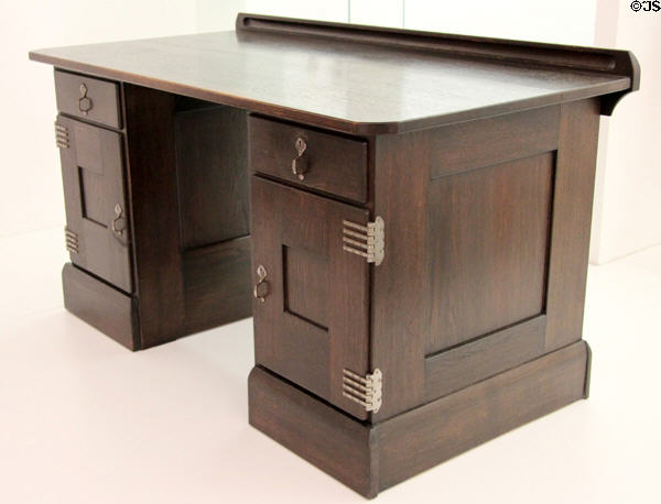 Writing table (1905) by Richard Riemerschmid for Dresdner Werkstätten für Handwerkskunst of Dresden at Pinakothek der Moderne. Munich, Germany.