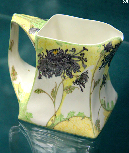Porcelain cream jug (1901) by Samuel Schelling for Königliche Porzellan- und Keramickfabrik Rozenburg, Den Haag at Germanisches Nationalmuseum. Nuremberg, Germany.