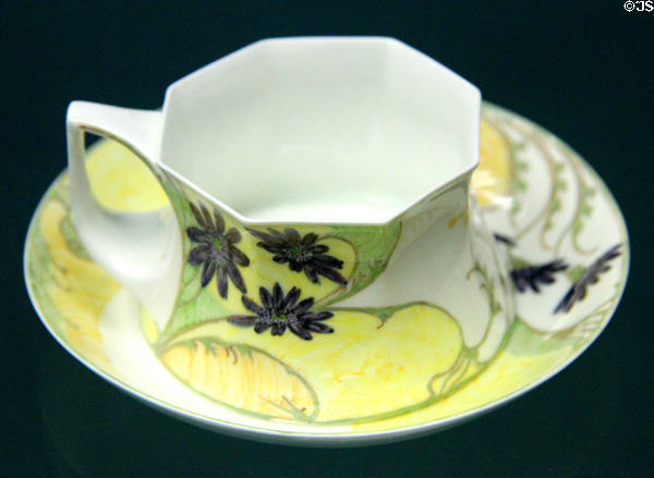 Porcelain cup & saucer (1901) by Samuel Schelling for Königliche Porzellan- und Keramickfabrik Rozenburg, Den Haag at Germanisches Nationalmuseum. Nuremberg, Germany.