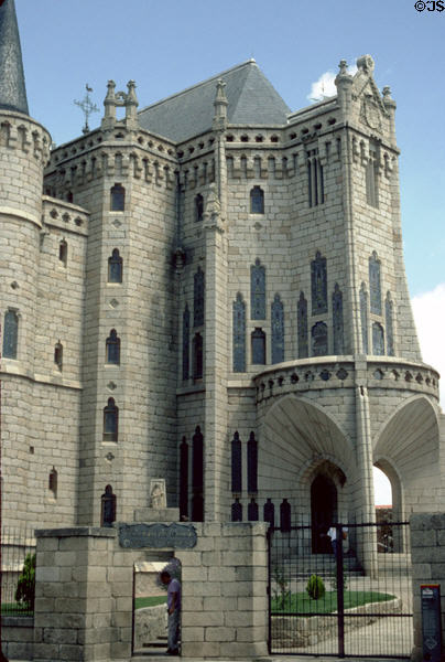 Episcopal Palace of Astorga (1887-93). Astorga, Spain. Architect: Antoni Gaudí.