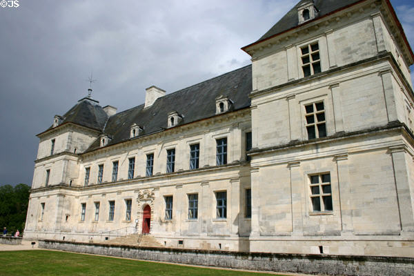 Chateau (1545-50). Ancy-la-Franc, France. Style: Renaissance. Architect: Sebastiano Serlio.