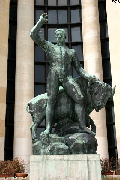 Hercules sculpture (1937) by Albert Pommier beside southern wing of Palais de Chaillot. Paris, France.