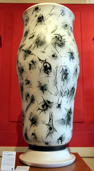 Sèvres porcelain Gensoli 12 vase (1996) by Étienne Hajdu at Sèvres National Ceramic Museum. Paris, France.