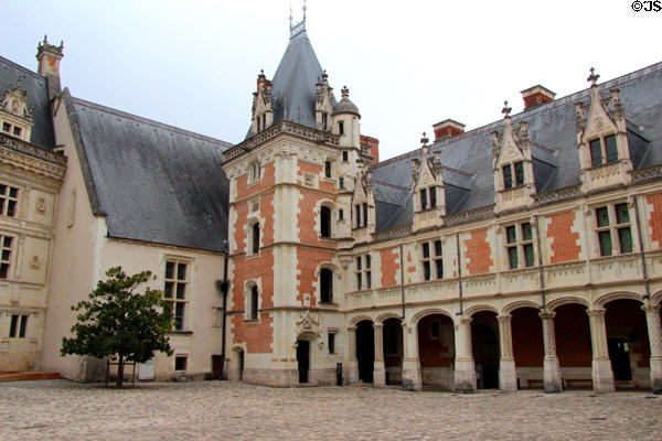 Louis XII Gothic wing (1498-1500) at Blois Chateau. Blois, France.
