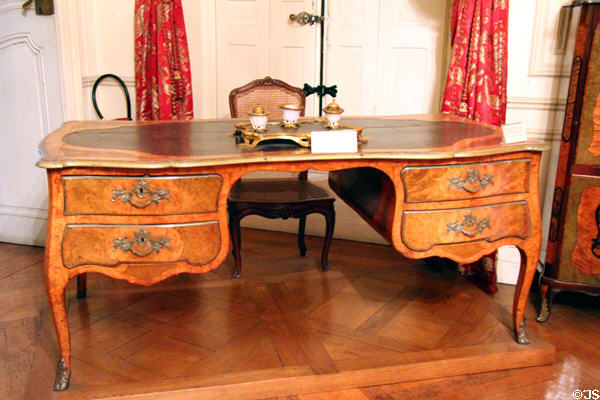 Writing desk with four drawers (1765-70) by Jean-François Hache of Grenoble at Musées des Arts Décoratifs. Lyon, France.