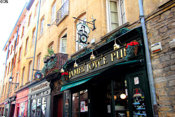Shops & pub in Vieux Lyon. Lyon, France.