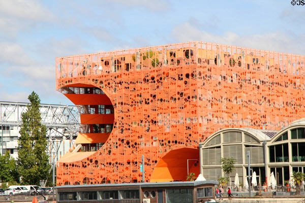 Les Salins offices (2011) (37 quai Rambaud) in Confluence district. Lyon, France. Architect: D. Jakob & B. MacFarlane.
