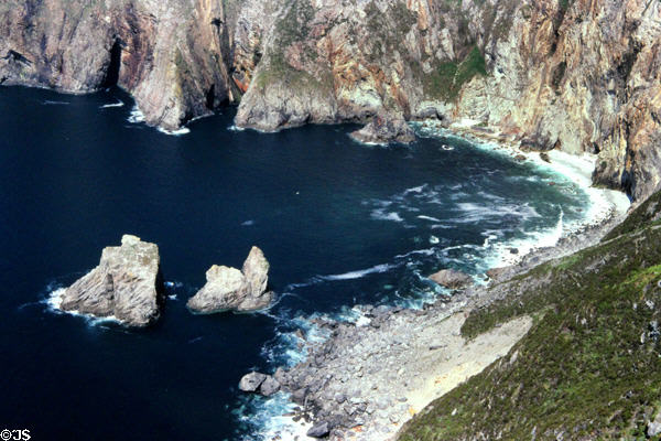 Shore below cliffs of Bunglass. Ireland.