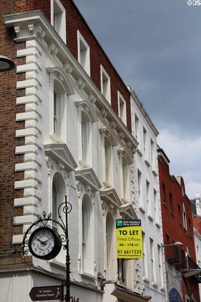 Neoclassical commercial building (Grafton St. at Johnson's Ct.). Dublin, Ireland.
