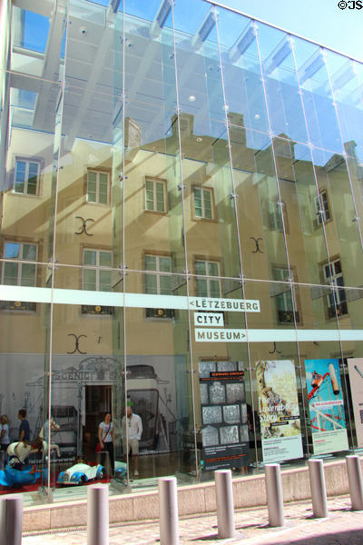 Modern glass facade of Lëtzebuerg City History Museum (1996) in historic core of city. Luxembourg, Luxembourg. Architect: Conny Lentz and Repérages, Paris.