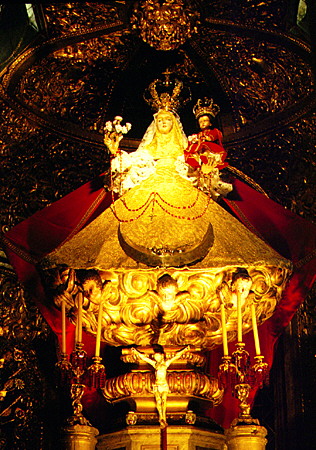 Ornate high altar inside chapel of rosary within church of Santo Domingo, Puebla. Mexico.