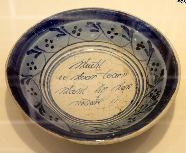 Stoneware dish with Dutch script in the center ANNO Stadsmuseum Zwolle. Zwolle, Netherlands.
