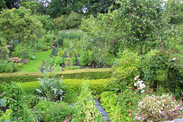 Garden at Scottish National Gallery of Modern Art. Edinburgh, Scotland.