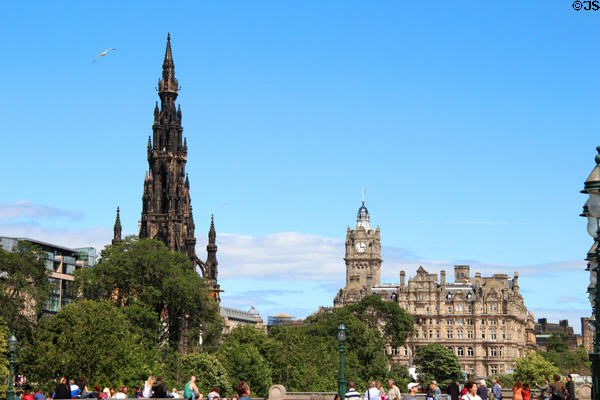 Scott Monument & Balmoral Hotel over East Princes Street Gardens. Edinburgh, Scotland.