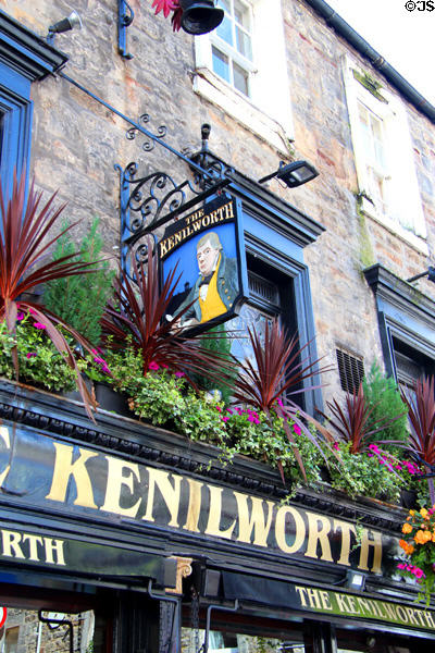 Flowers on Kenilworth building pub on Rose Street. Edinburgh, Scotland.
