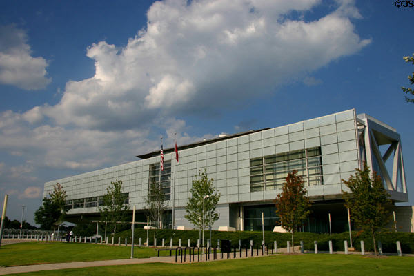 William J. Clinton Presidential Library (2004). Little Rock, AR. Architect: James Polshek.