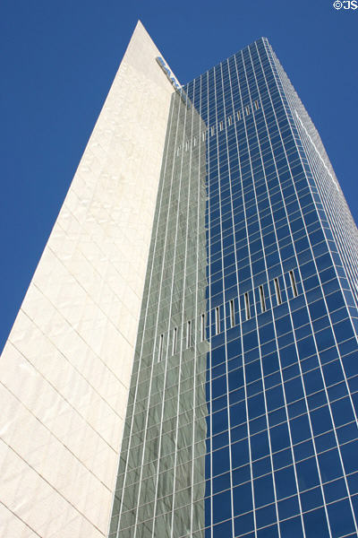 Bank One Building (1972). Phoenix, AZ. Architect: Ellerbe Becket.