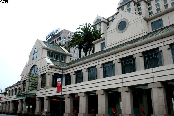 Fairmont Hotel (1987) (22 floors) (170 South Market St.). San Jose, CA. Architect: Hellmuth, Obata & Kassabaum.