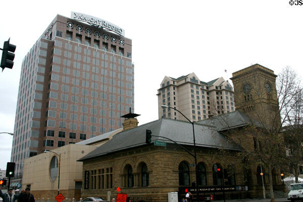 Knight Ridder Building [aka Fairmont Plaza] (1988) (17 floors) (50 West San Fernando) plus Fairmont Hotel over San Jose Museum of Art. San Jose, CA. Architect: Skidmore, Owings & Merrill.