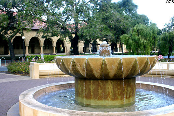 Fountain in Lasuen Mall at Stanford University. Palo Alto, CA.