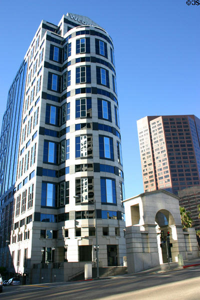 Wedburn or 1000 Wilshire Building (1984-7) (8 floors). Los Angeles, CA. Style: Postmodern. Architect: Kohn Pedersen Fox Assoc..