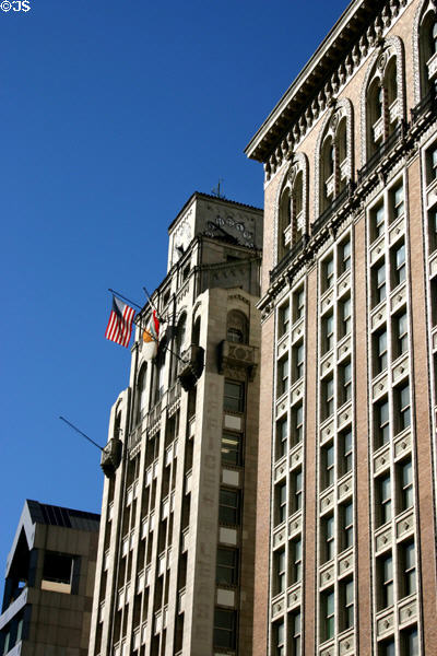 James Oviatt Building (1928) (13 floors) (617 South Olive St.) with clock tower. Los Angeles, CA. Architect: Walker & Eisen. On National Register.