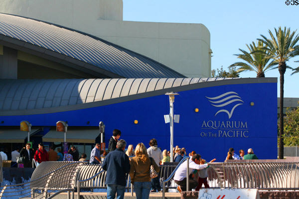 Aquarium of the Pacific derives design from ocean waves. Long Beach, CA.
