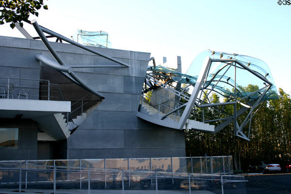 Umbrella Building with undulating balcony. Culver City, CA.