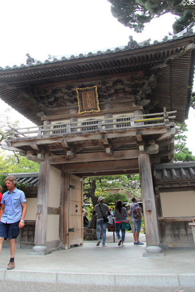 Entrance gate to Japanese Tea Garden in Golden Gate Park. San Francisco, CA.