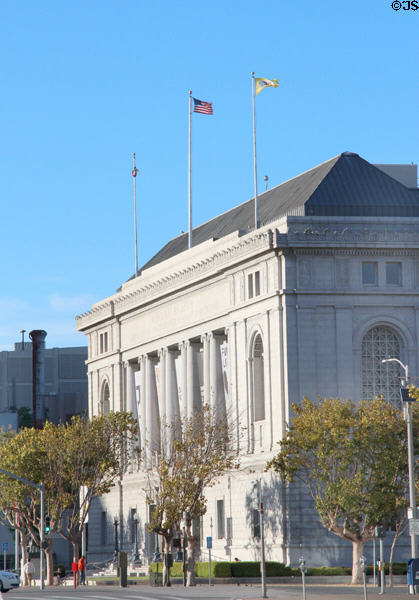 Asian Art Museum in moved (2003) to redesigned former Main Library on Civic Center. San Francisco, CA. Architect: Gae Aulenti; Hellmuth, Obata + Kassabaum (HOK); LDA Architects; & Robert Wong Architect.