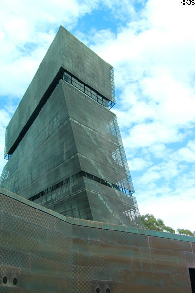 Tower & gallery facade of de Young Museum. San Francisco, CA.