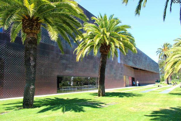 Facade of de Young Museum. San Francisco, CA.