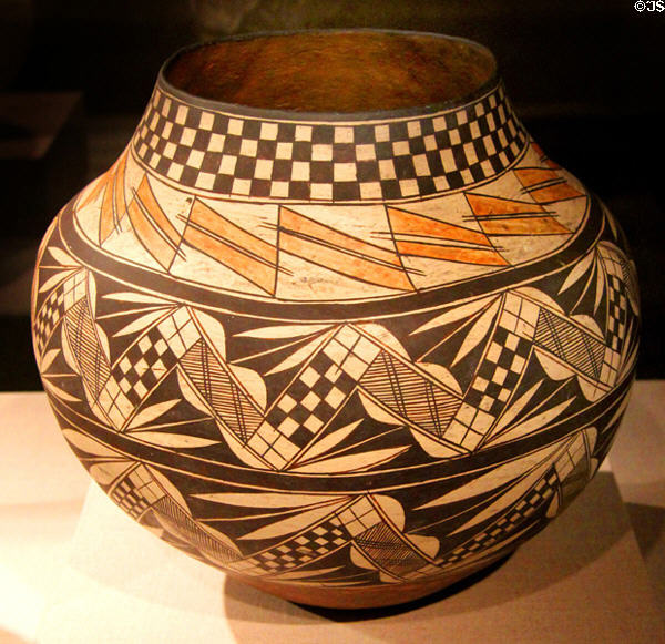 Acoma Pueblo polychrome earthenware storage jar (olla) (c1890-1910) at de Young Museum. San Francisco, CA.