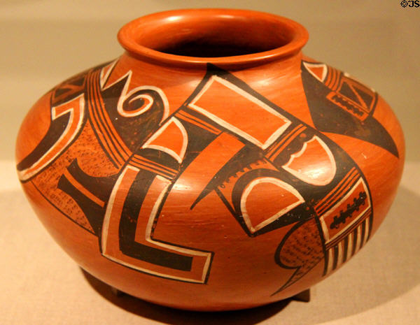 Hopi Pueblo earthenware jar (olla) (c1950) by Fannie Nampeyo of Arizona at de Young Museum. San Francisco, CA.