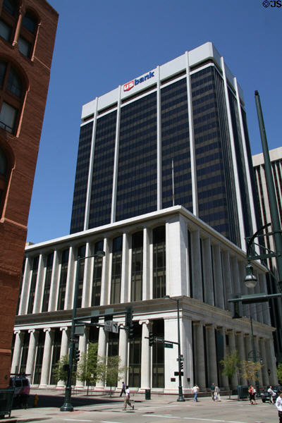 Neoclassical Colorado National Bank (1915) (817 17th St.) & upper floor (1926) now part of US Bank Tower (1975) (26 floors) (950 17th St.). Denver, CO. Architect: William E. Fisher & Arthur A. Fisher then Minoru Yamasaki & Assoc.. On National Register.