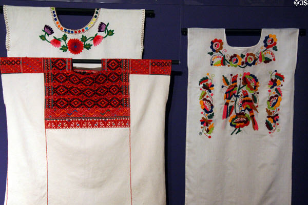 Mexican embroider by Rita Flores de Wallace at Museo de las Americas. Denver, CO.