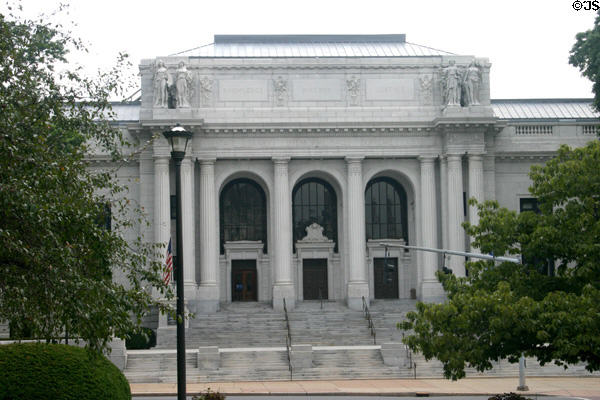 State Library & Supreme Court Hall opposite Connecticut State Capitol. Hartford, CT.