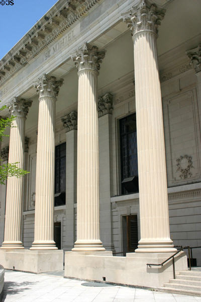 University Commons (1901). New Haven, CT. Architect: Carrère & Hastings.