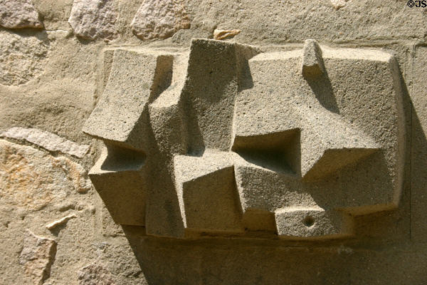 Saarinen's sculpted wall decoration on Morse College. New Haven, CT.