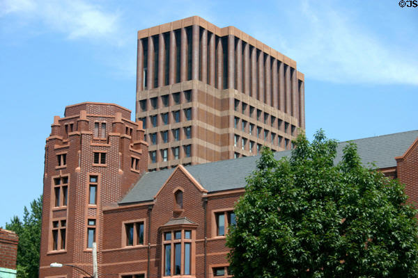 Environmental Science Center (2001) in front of Kline Biology Tower. New Haven, CT. Style: Modern version of Collegiate Gothic. Architect: David M. Schwarz Architectural Services.