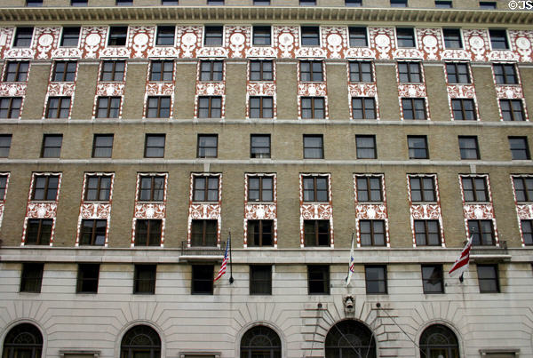 Hotel Washington (1917) (515 15th St. NW) with silhouettes. Washington, DC. Architect: Carrère & Hastings. On National Register.