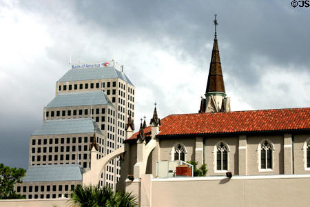 Bank of America (1988). Orlando, FL. Architect: Morris Architects.