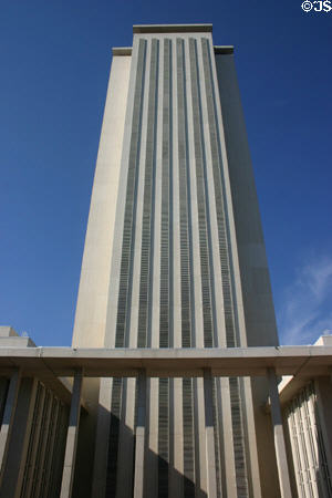 State Capitol Tower (1977) (23 floors). Tallahassee, FL. Architect: Edward Durell Stone.