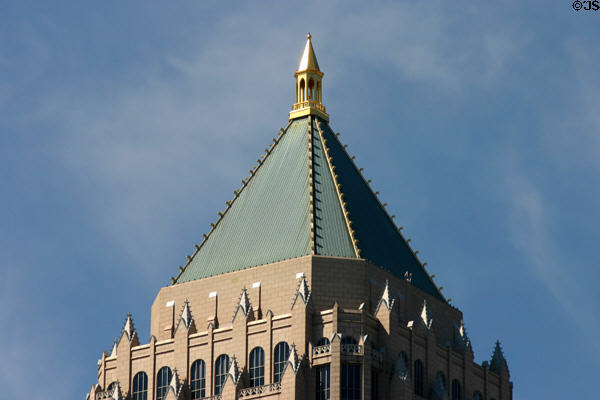 Crown of One Atlantic Center. Atlanta, GA.