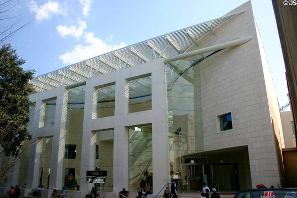 Jepson Center for the Arts (2006) Gallery Entrance part of Telfair Museum of Art on Telfair Square. Savannah, GA. Architect: Moshe Safdie & Assoc. & Hansen Architects.